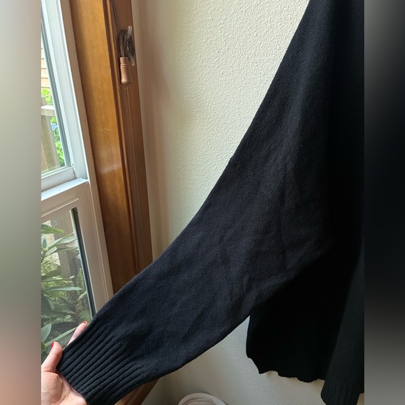 THE ROW Clelia Oversized Wool-Cashmere Sweater in Black (Size:L) - Picture 6 of 15